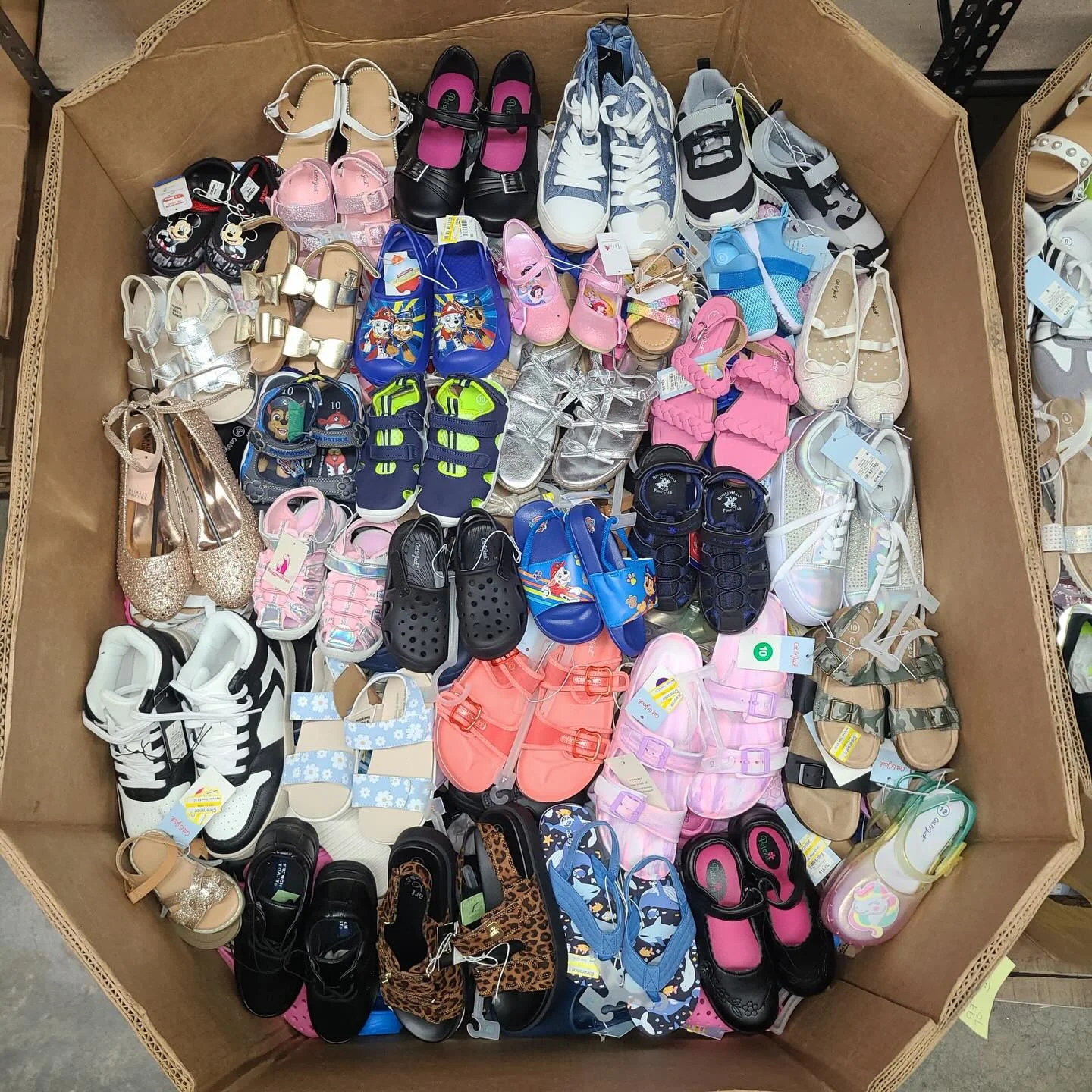 Palette Chaussures de Marques : baskets enfants. – Image 2