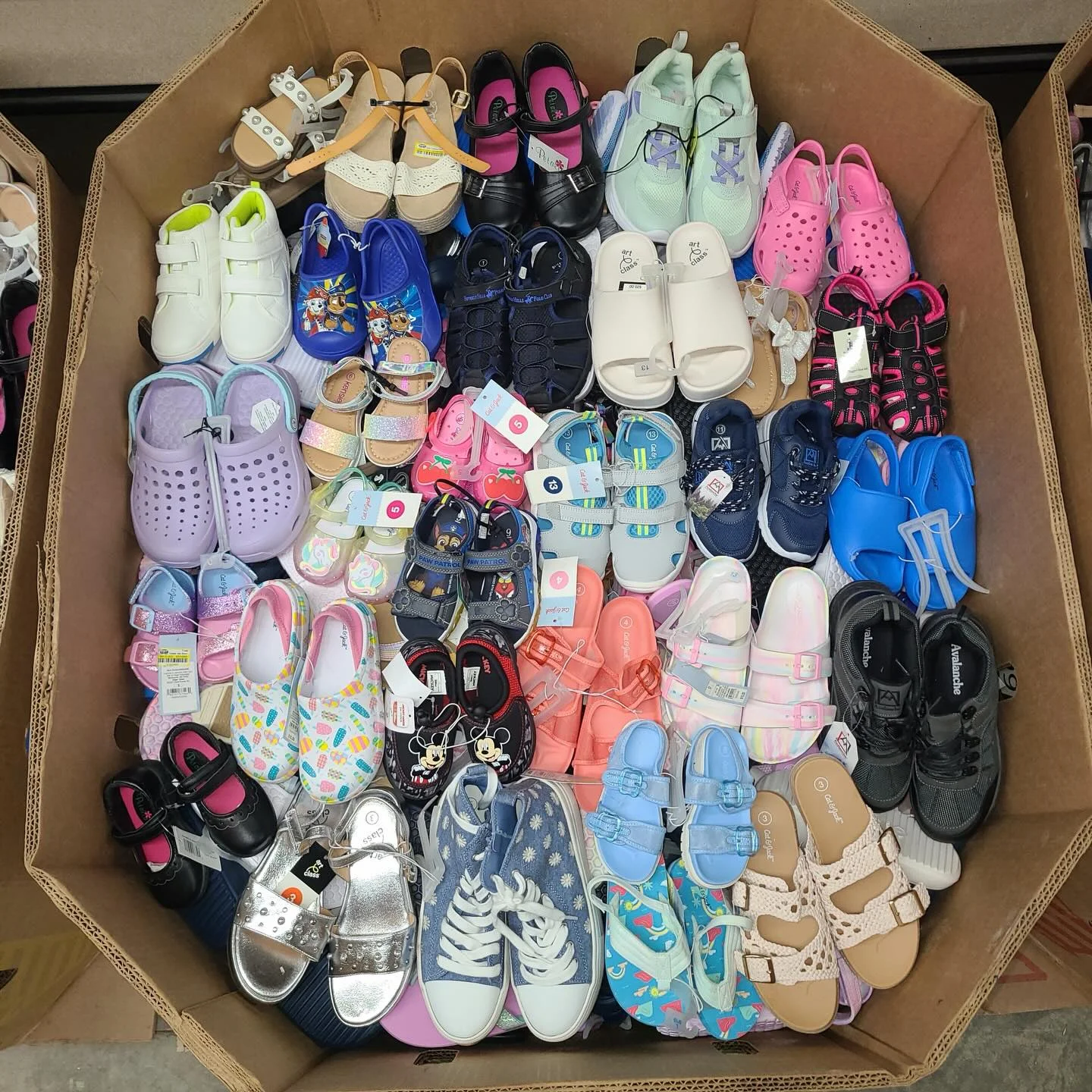 Palette Chaussures de Marques : baskets enfants. – Image 4