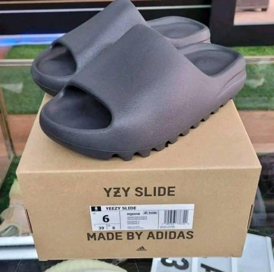 Palette de Yeezy Slides (600 pièces par palette) – Image 2