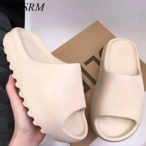 Palette de Yeezy Slides (600 pièces par palette)