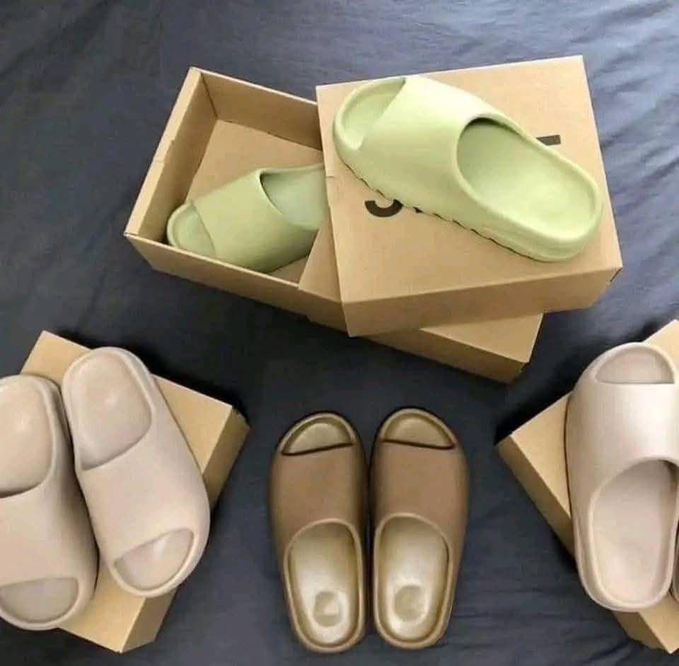 Palette de Yeezy Slides (600 pièces par palette) – Image 3