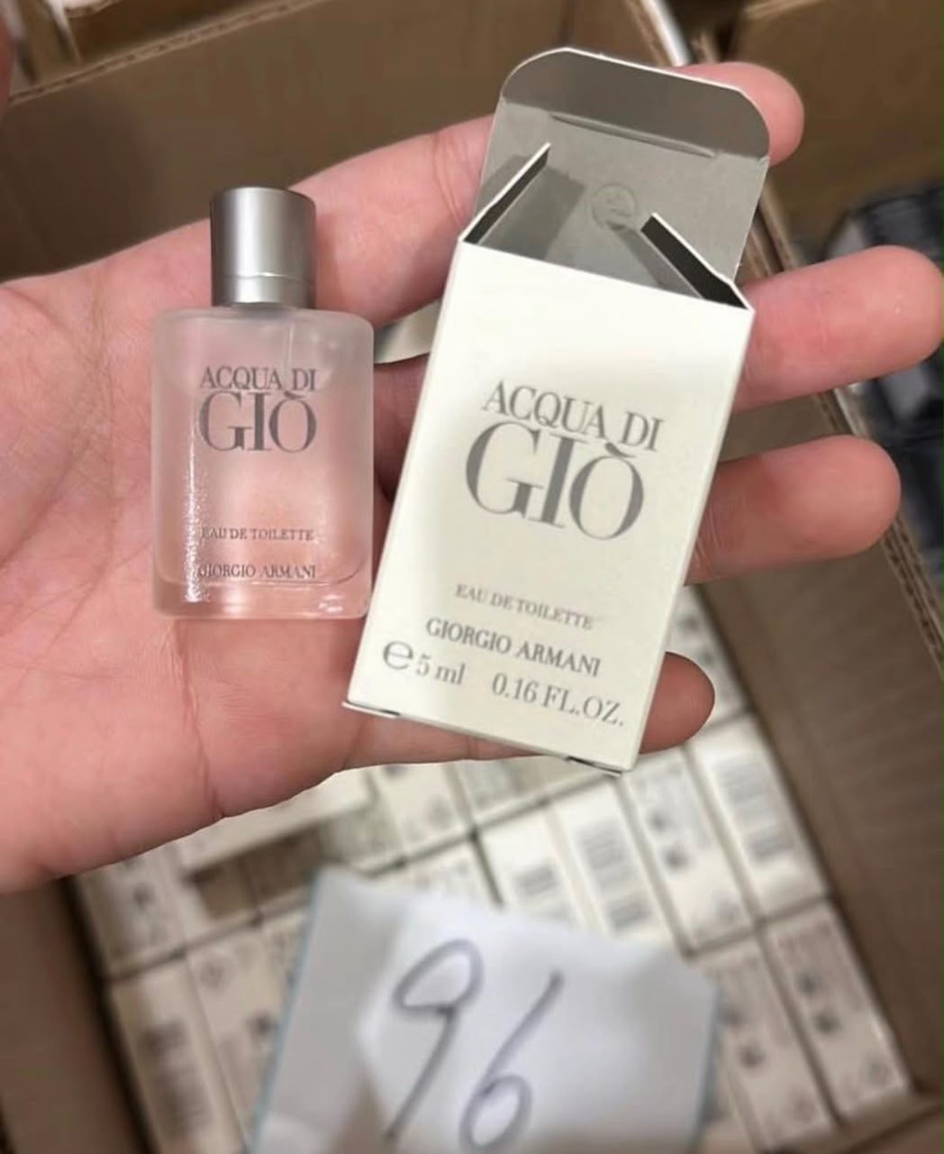 Palette de Mini Parfums – 250 pièces par palette – Image 10