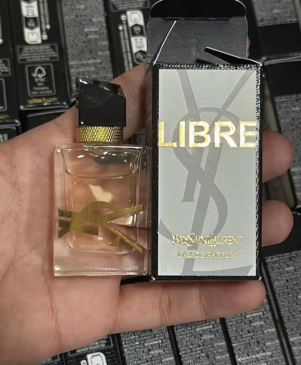 Palette de Mini Parfums – 250 pièces par palette – Image 11