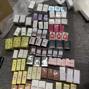 Palette de Mini Parfums – 250 pièces par palette