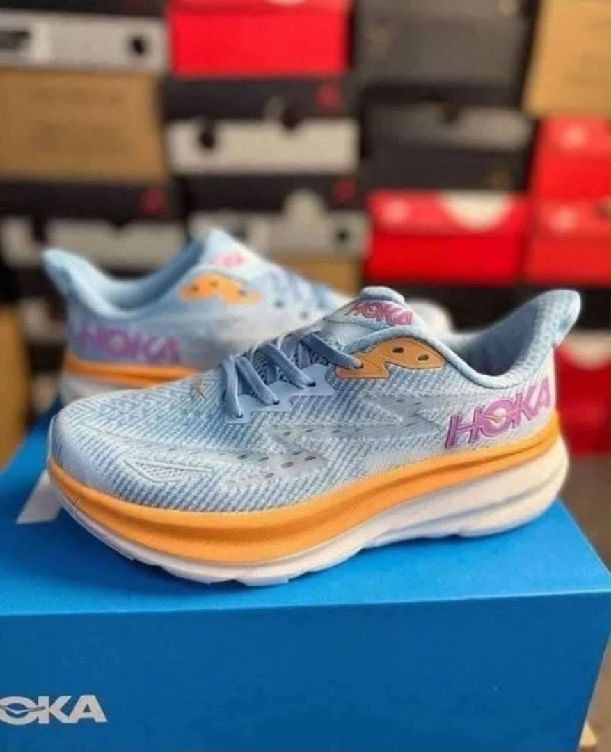 Chaussures Hoka (250 paires)