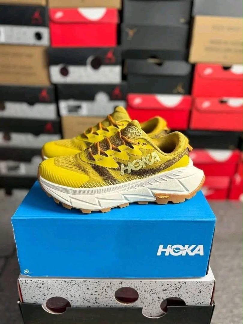 Chaussures Hoka (250 paires)