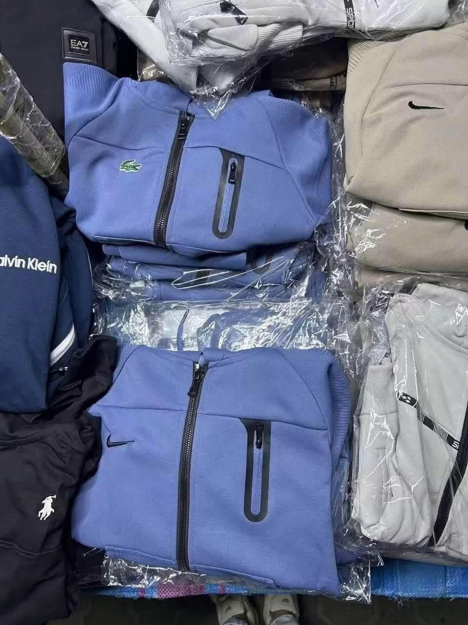 Palette Sweats avec Capuche de Marques – 300 pièces – Image 9