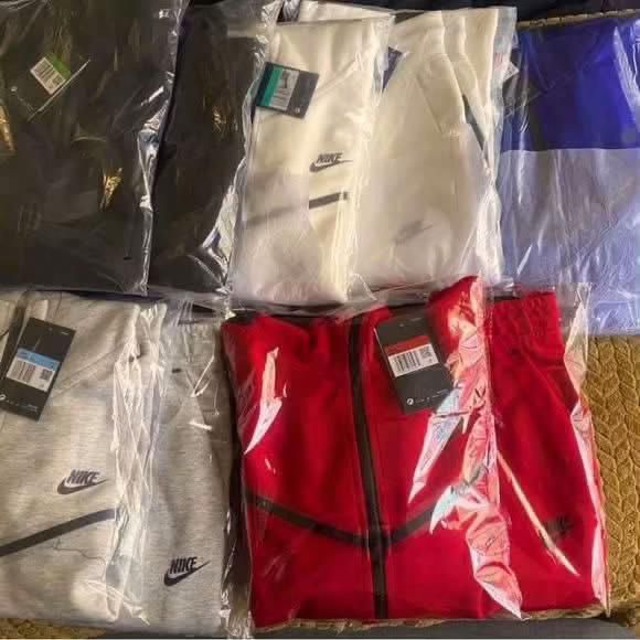 Palette Sweats avec Capuche de Marques – 300 pièces – Image 7