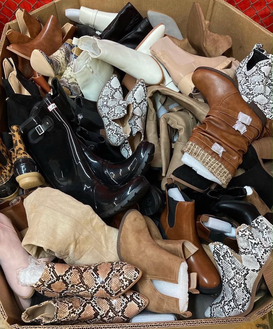 Palette Chaussures d’Hiver pour Femmes – 100 à 150 paires Palette Chaussures d’Hiver pour Femmes – 100 à 150 paires – Image 2