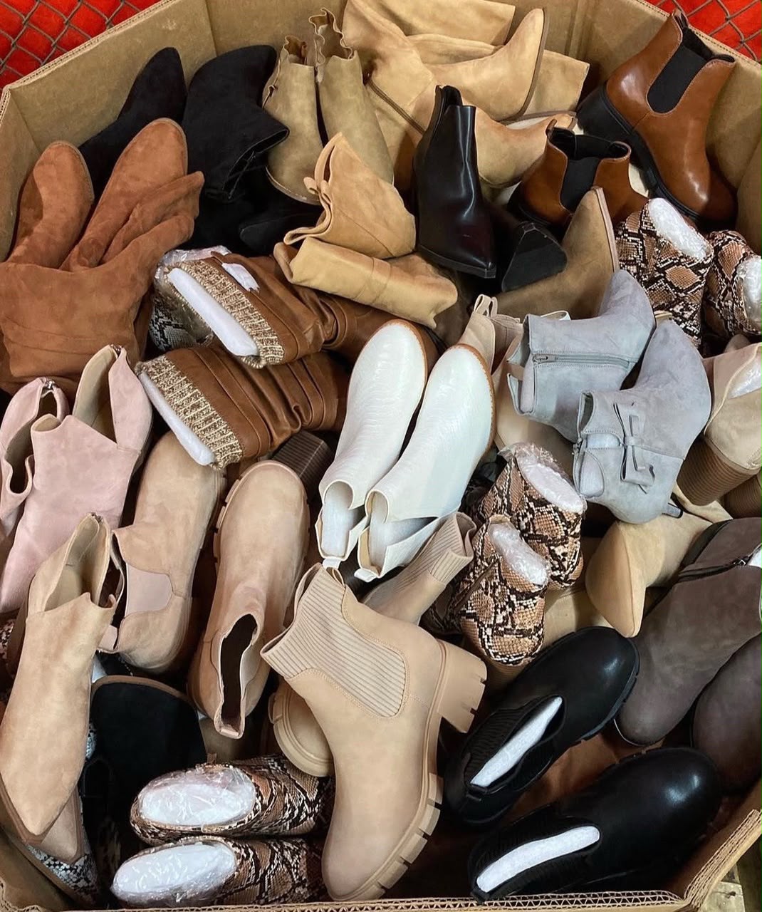 Palette Chaussures d’Hiver pour Femmes – 100 à 150 paires Palette Chaussures d’Hiver pour Femmes – 100 à 150 paires – Image 3