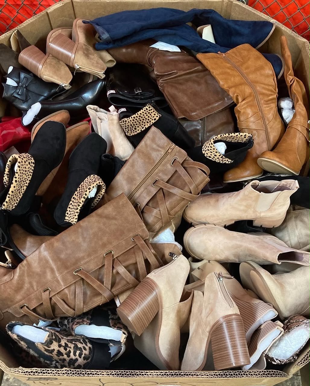 Palette Chaussures d’Hiver pour Femmes – 100 à 150 paires Palette Chaussures d’Hiver pour Femmes – 100 à 150 paires – Image 5